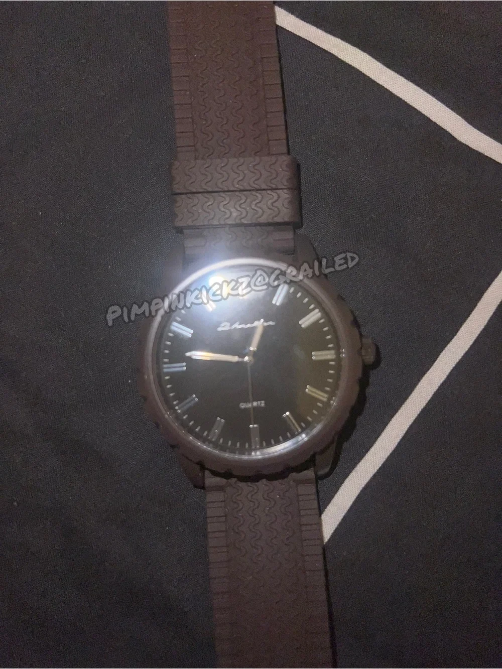 Mens forever 21 brown rubber watch with a classic design